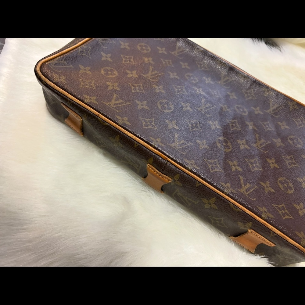 LOUIS VUITTON 
Monogram French Company Shoulder Bag